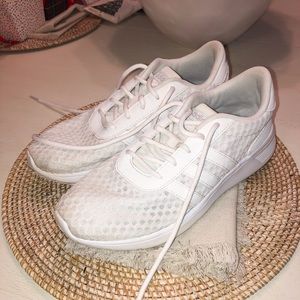 Adidas Cloud Foam shoes size 6.5